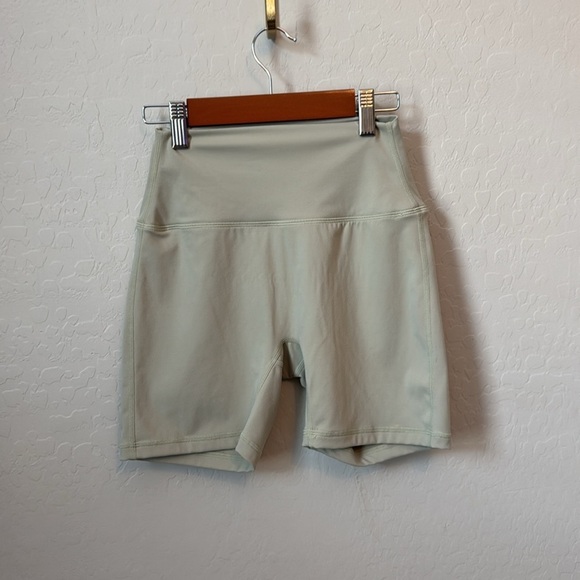 SET ACTIVE Luxform Bike Shorts in Sage Size S - Picture 6 of 7